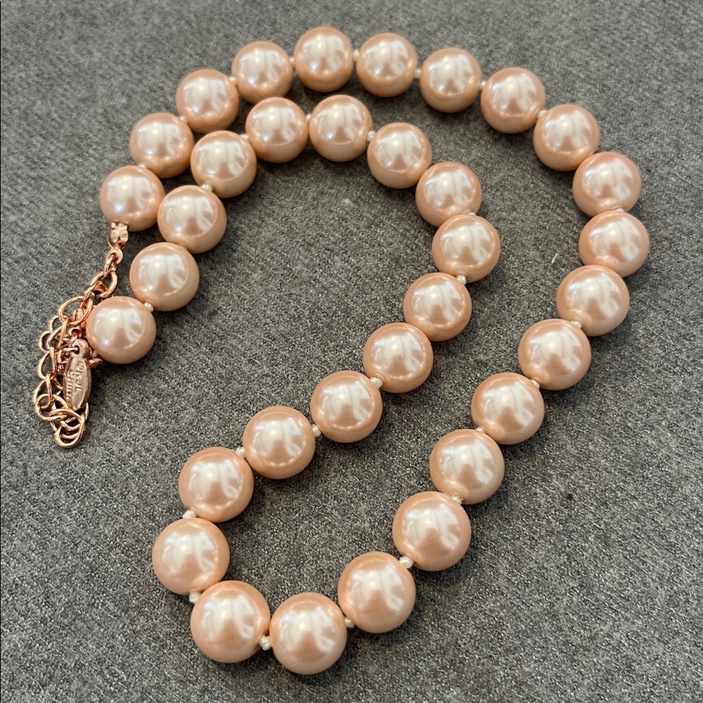 Kenneth Jay Lane Pale Pink Pearl Necklace - Picture 4 of 5